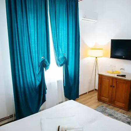 Pensiunea Casa Cristal *