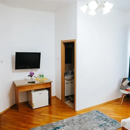 Pensiunea Casa Cristal *