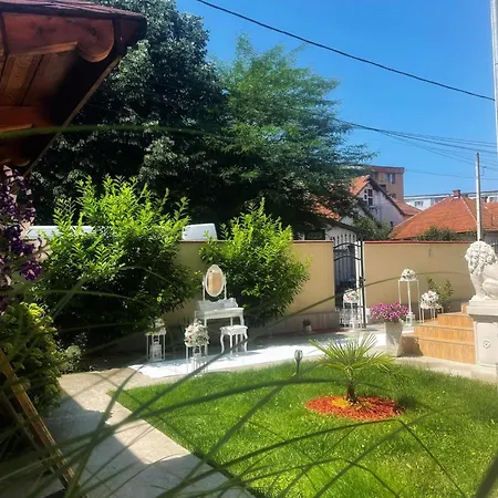 Pensiunea Casa Cristal *